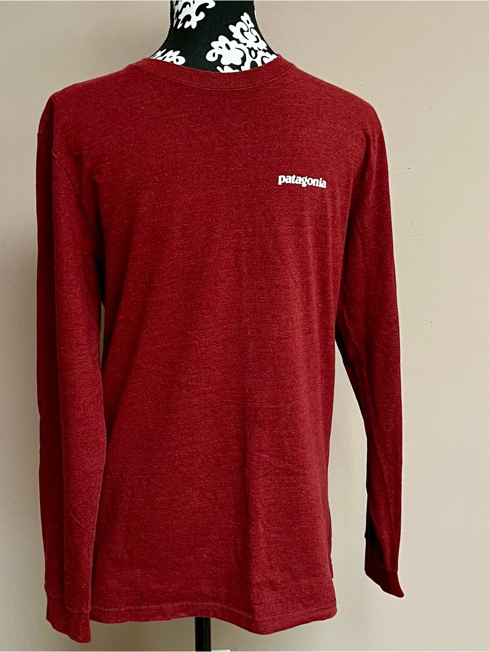 PATAGONIA Men’s P-6 Logo Long Sleeve T-Shirt - Oxide Red Burgundy